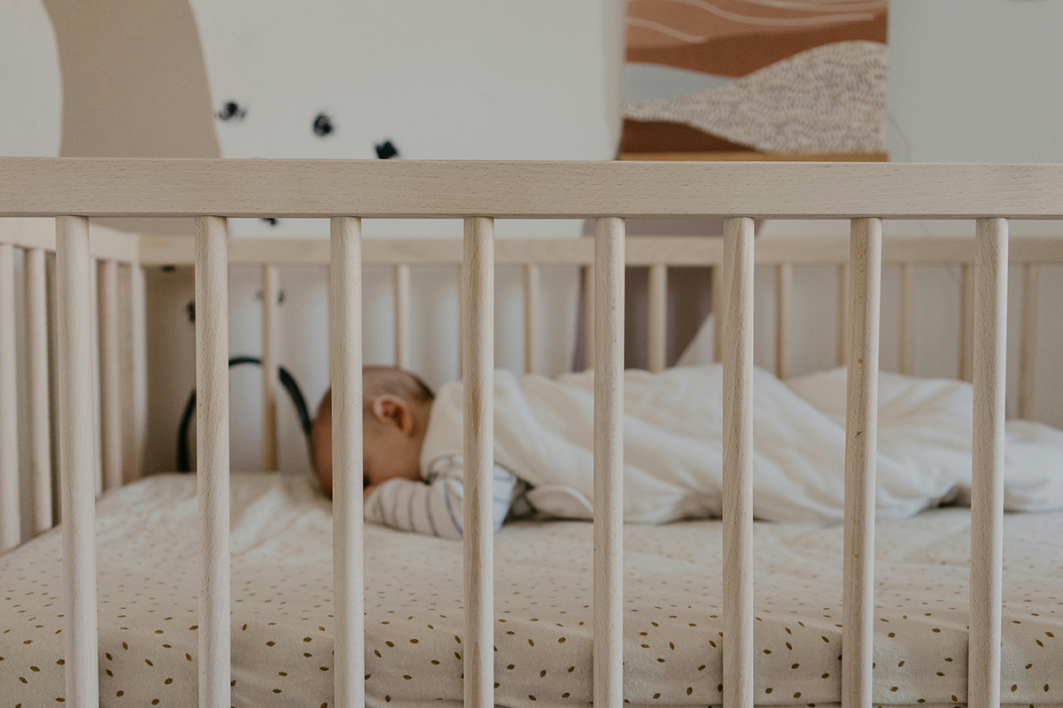 Jak uśpić niemowlaka – sprawdzone metody dla spokojnego snu
